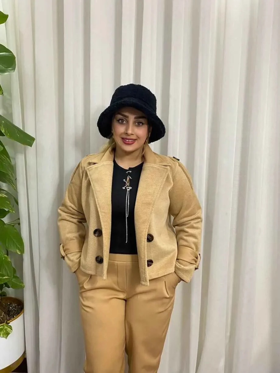 cream neskfei coat