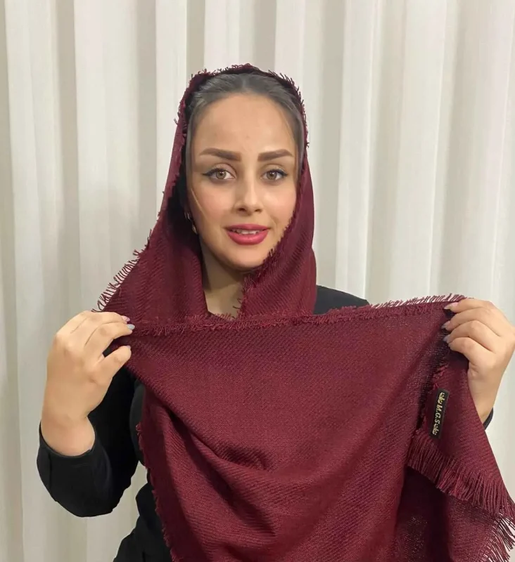 شال آلبالویی روشا گالری